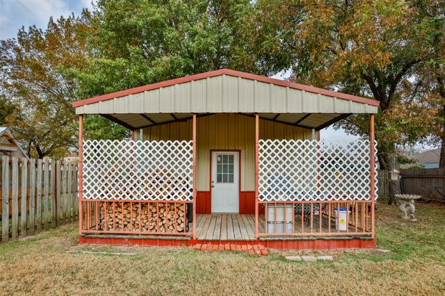 105 W 6th Street, Lindsay, TX 76250