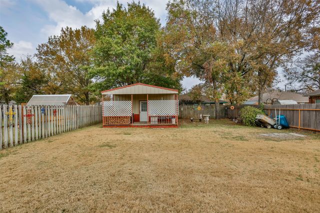 105 W 6th Street, Lindsay, TX 76250