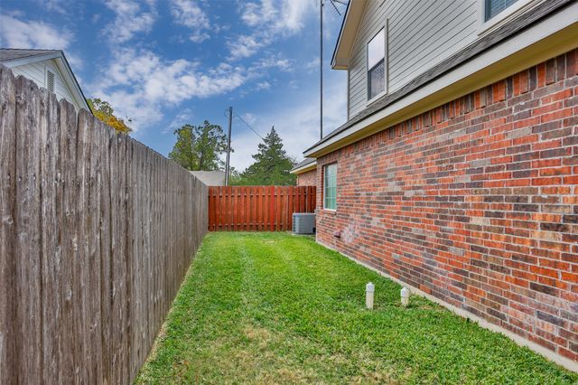 105 W 6th Street, Lindsay, TX 76250