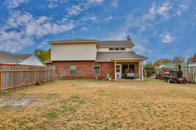 105 W 6th Street, Lindsay, TX 76250