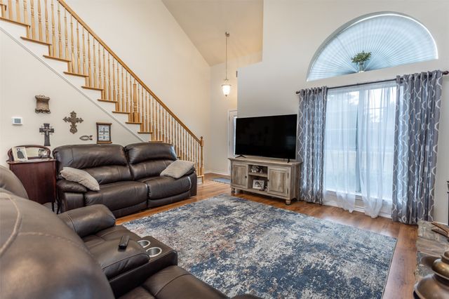 105 W 6th Street, Lindsay, TX 76250