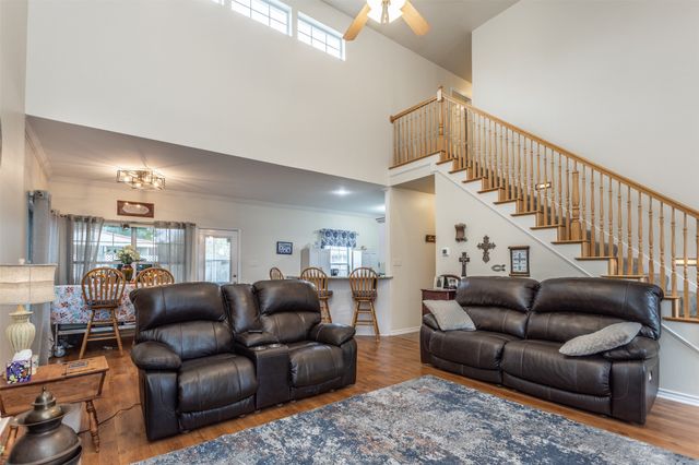 105 W 6th Street, Lindsay, TX 76250