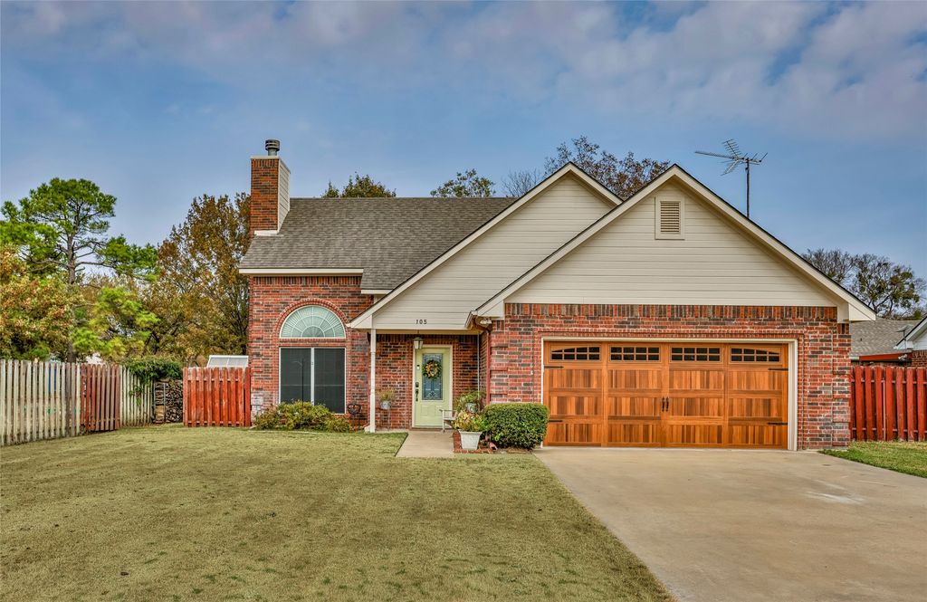 105 W 6th Street, Lindsay, TX 76250