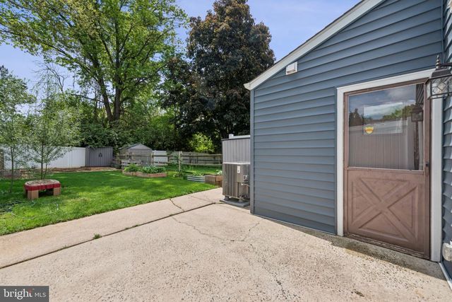 2140 ASH LN, Lafayette Hill, PA 19444