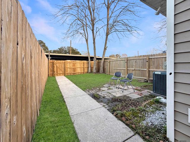 5321 Sleepy Hollow Dr, Baton Rouge, LA 70817