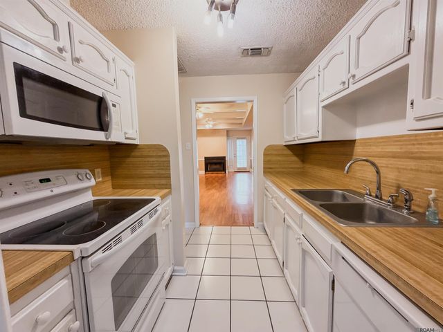 5321 Sleepy Hollow Dr, Baton Rouge, LA 70817