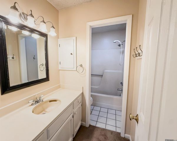 5321 Sleepy Hollow Dr, Baton Rouge, LA 70817