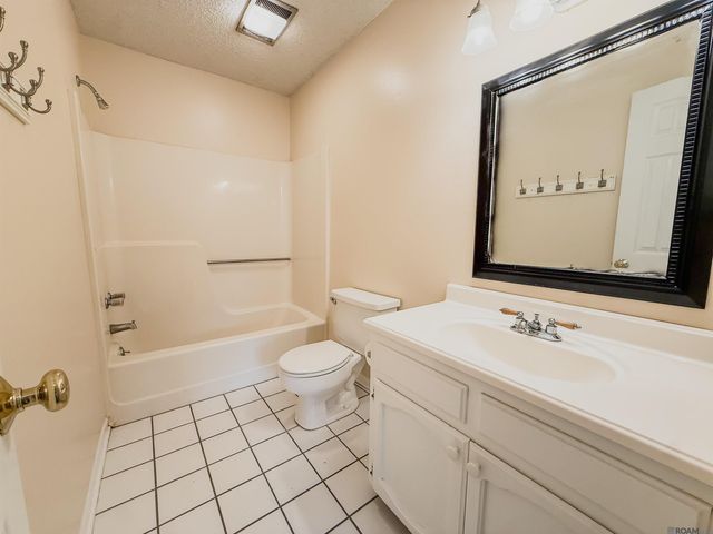 5321 Sleepy Hollow Dr, Baton Rouge, LA 70817