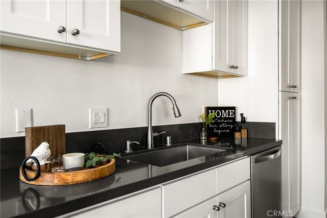 700 W La Veta I11, Orange, CA 92868
