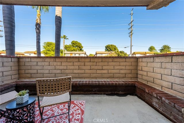 700 W La Veta I11, Orange, CA 92868