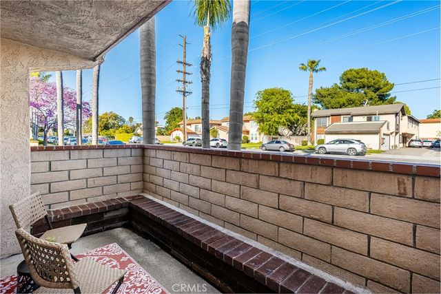 700 W La Veta I11, Orange, CA 92868