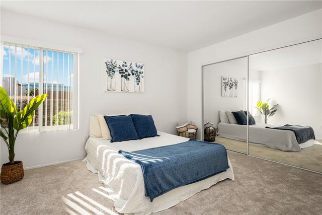 700 W La Veta I11, Orange, CA 92868