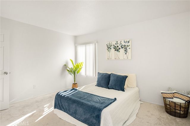 700 W La Veta I11, Orange, CA 92868