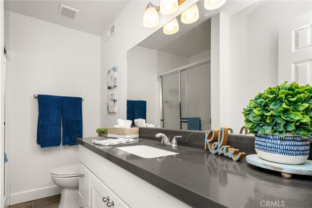 700 W La Veta I11, Orange, CA 92868