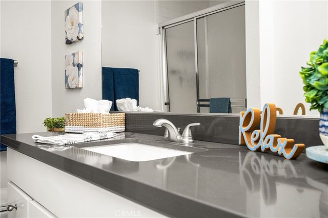 700 W La Veta I11, Orange, CA 92868