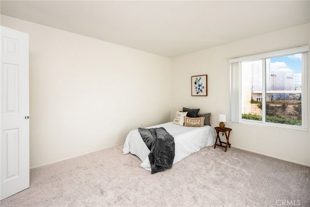 700 W La Veta I11, Orange, CA 92868