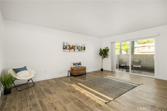 700 W La Veta I11, Orange, CA 92868