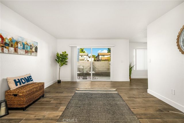 700 W La Veta I11, Orange, CA 92868