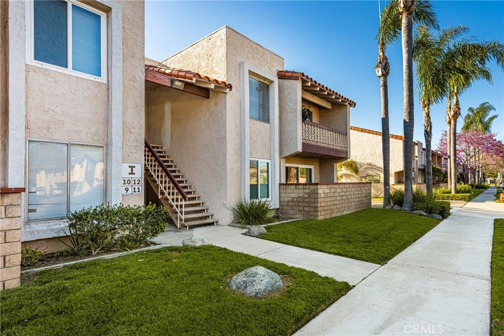 700 W La Veta I11, Orange, CA 92868