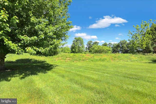645 MARTIN DR, Avondale, PA 19311