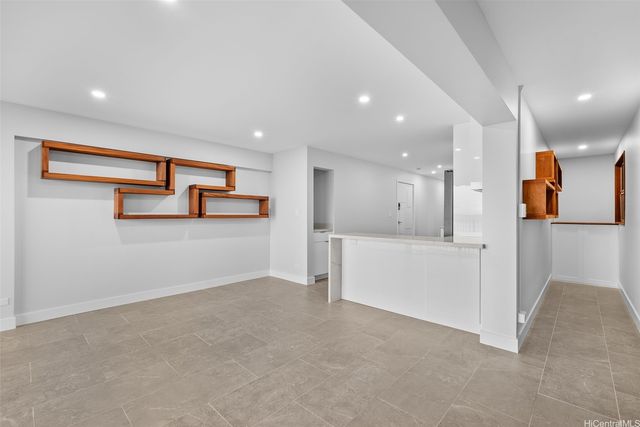 3015 Kalakaua Avenue 201, Honolulu, HI 96815