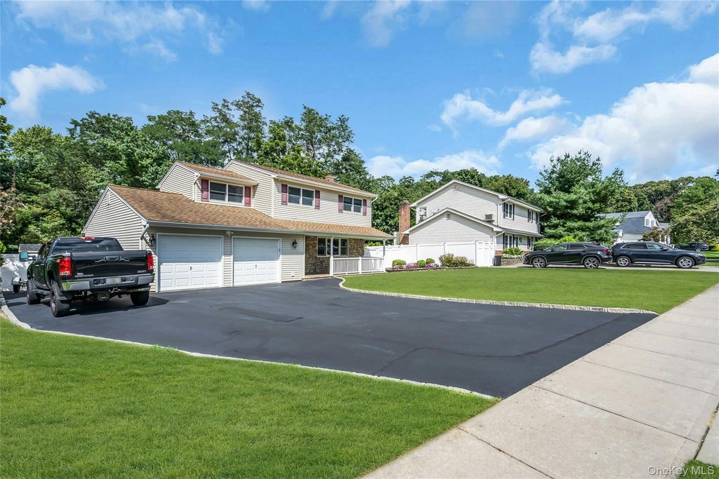 19 Opal Court, Hauppauge, NY 11788 — photo 2