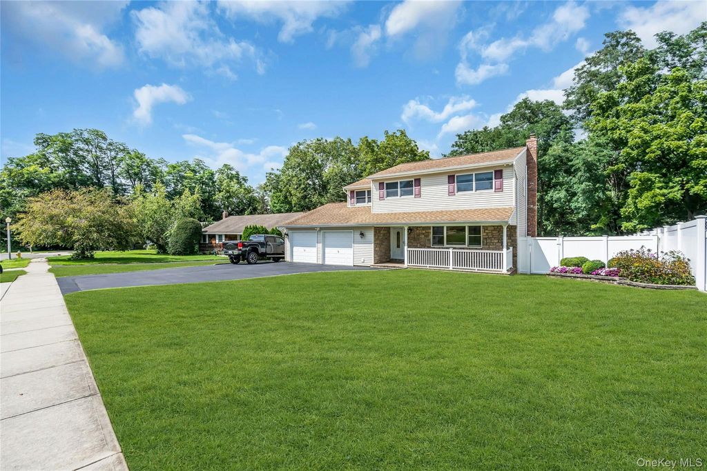 19 Opal Court, Hauppauge, NY 11788 — photo 3