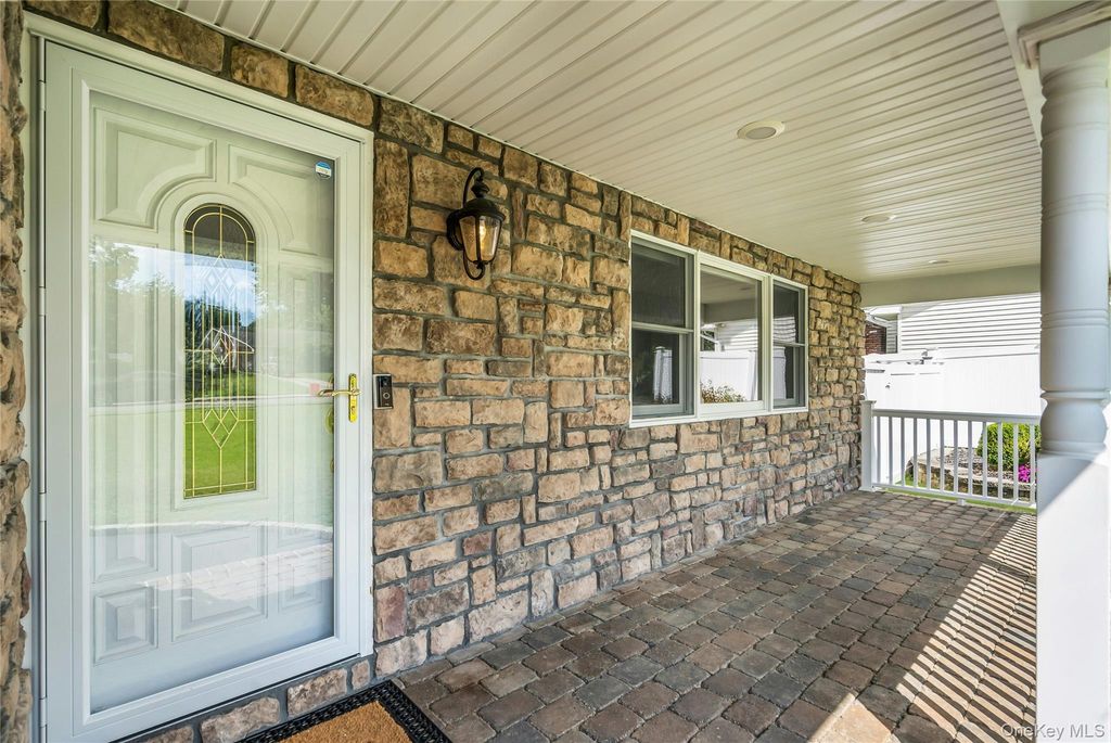 19 Opal Court, Hauppauge, NY 11788 — photo 4