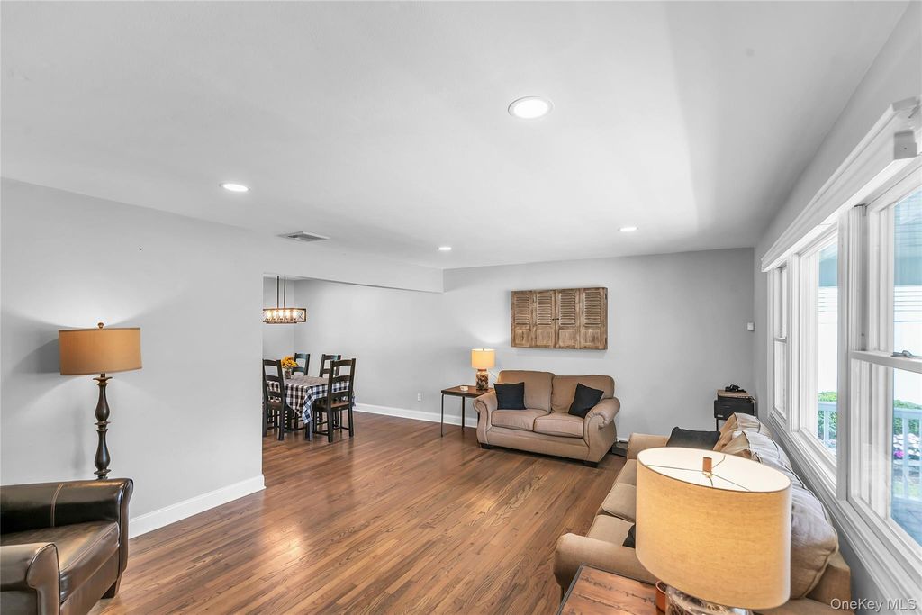 19 Opal Court, Hauppauge, NY 11788 — photo 5