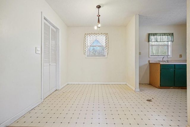 4646 W Lakeshore Drive, Acworth, GA 30101