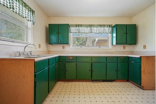 4646 W Lakeshore Drive, Acworth, GA 30101