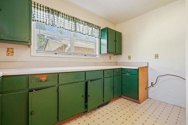 4646 W Lakeshore Drive, Acworth, GA 30101