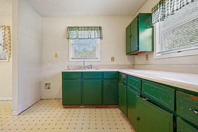 4646 W Lakeshore Drive, Acworth, GA 30101