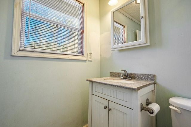 4646 W Lakeshore Drive, Acworth, GA 30101