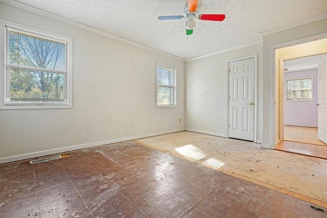 4646 W Lakeshore Drive, Acworth, GA 30101