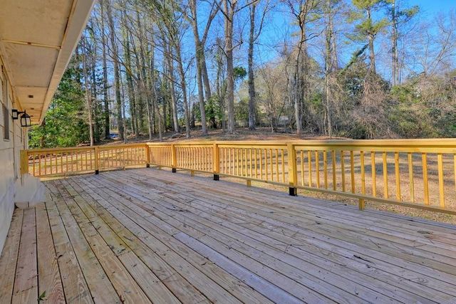 4646 W Lakeshore Drive, Acworth, GA 30101