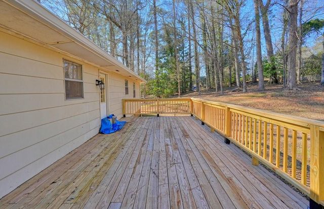 4646 W Lakeshore Drive, Acworth, GA 30101