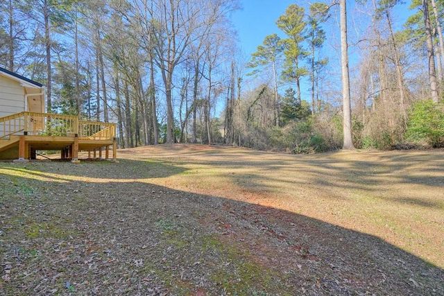 4646 W Lakeshore Drive, Acworth, GA 30101
