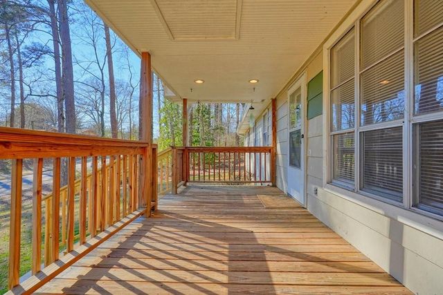 4646 W Lakeshore Drive, Acworth, GA 30101