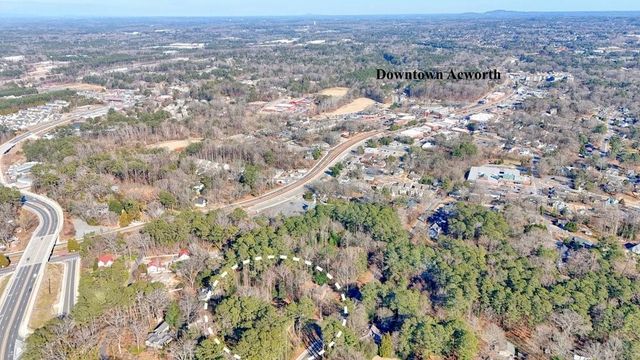 4646 W Lakeshore Drive, Acworth, GA 30101