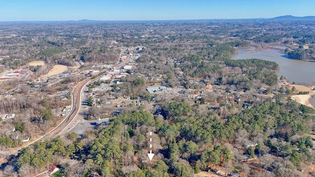 4646 W Lakeshore Drive, Acworth, GA 30101