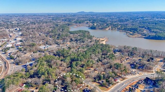 4646 W Lakeshore Drive, Acworth, GA 30101