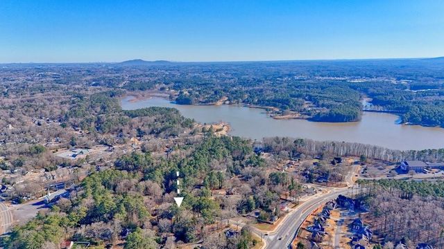 4646 W Lakeshore Drive, Acworth, GA 30101