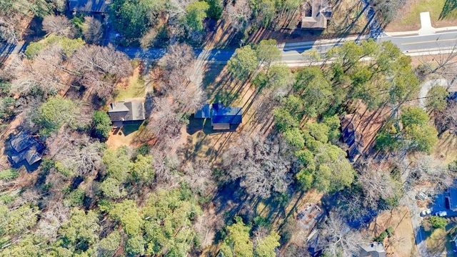 4646 W Lakeshore Drive, Acworth, GA 30101