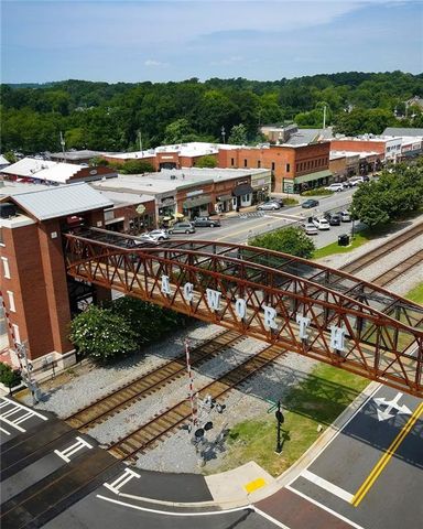 4646 W Lakeshore Drive, Acworth, GA 30101