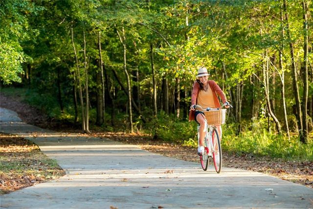 4646 W Lakeshore Drive, Acworth, GA 30101