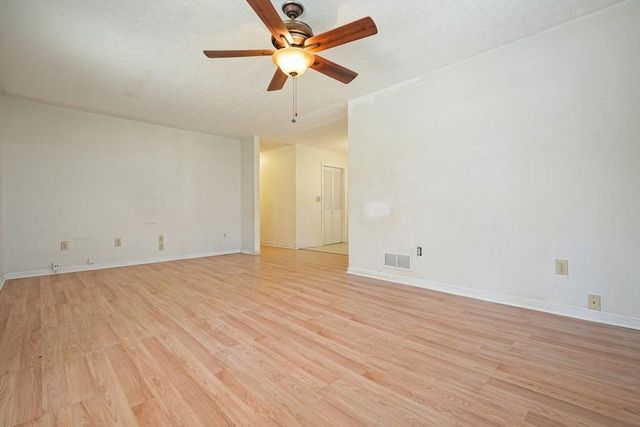 4646 W Lakeshore Drive, Acworth, GA 30101