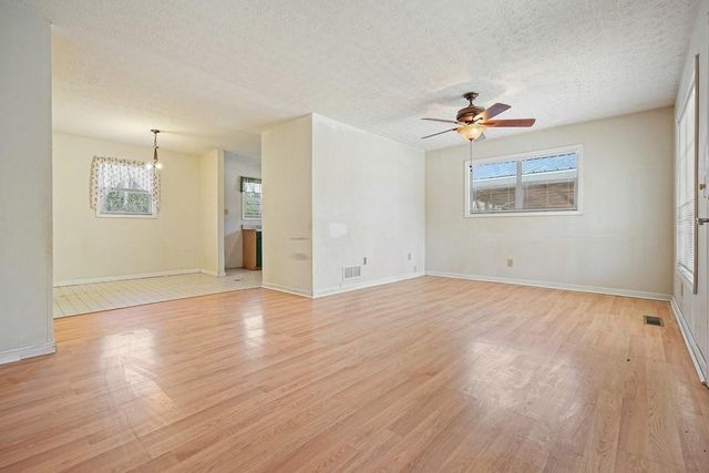 4646 W Lakeshore Drive, Acworth, GA 30101