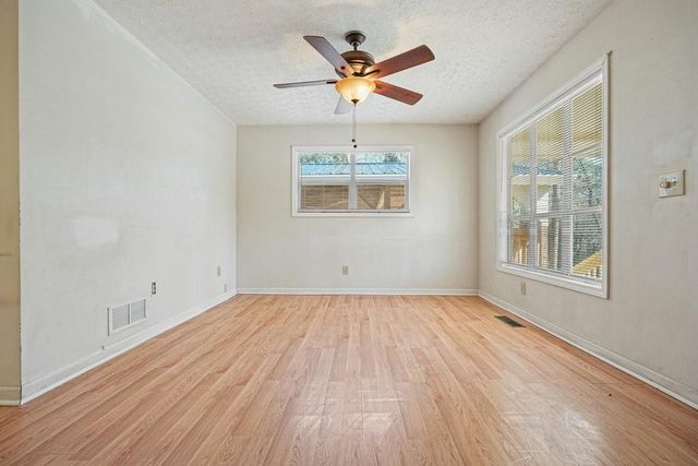 4646 W Lakeshore Drive, Acworth, GA 30101