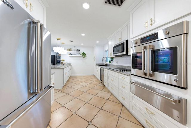 407 HARBOR VIEW LANE, Largo, FL 33770